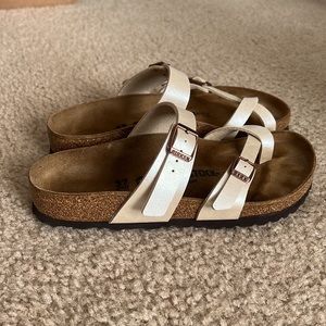 Brand new Birkenstock’s in mayari gold